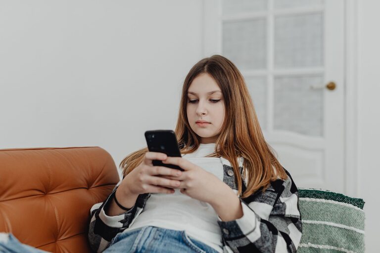 Zdrowe nawyki korzystania z telefonu na co dzień